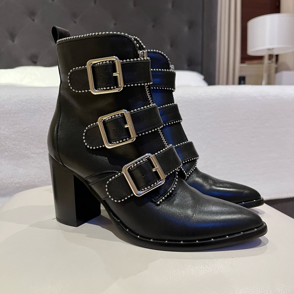 STEVE MADDEN Hattie Bootie in Black Leather